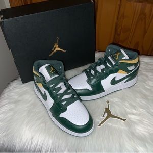 Air Jordan 1 Mid Green Yellow 5.Y or Women 6.5 Brand New Never Worn